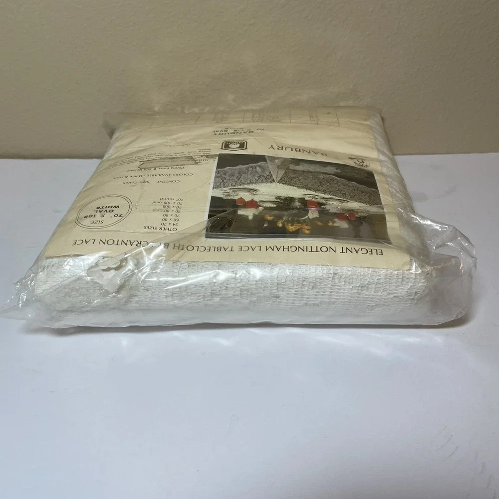 Scranton Lace Nottingham Banbury White Oval Cotton Tablecloth NOS 70x108 cottage